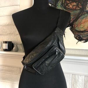 Vintage 1980’s Leather Fanny Pack